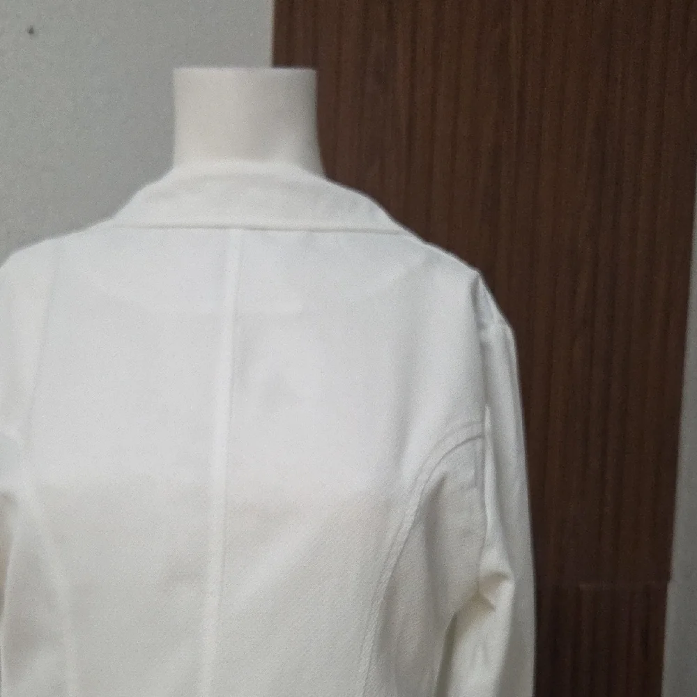 Crisp White Single-Button Women's Blazer - Tailored Lightweight Jacket
